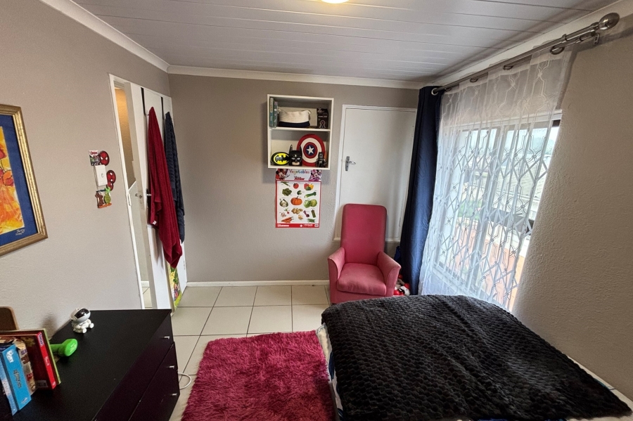 2 Bedroom Property for Sale in Goodwood Estate Western Cape